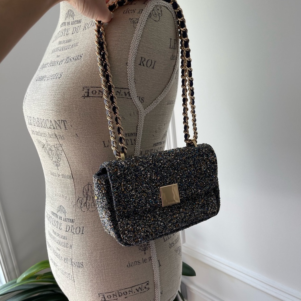 Elegant Tweed Chain Bag - Picture 3 of 9